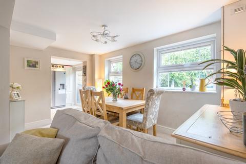 49 Earles Meadow, Horsham, RH12 4HR