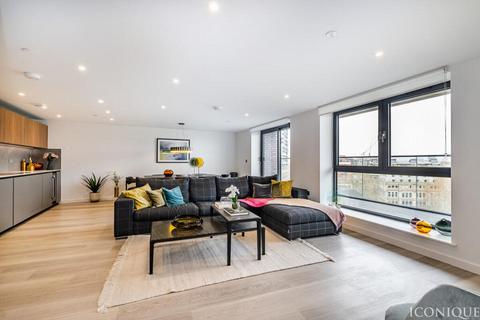 2 bedroom apartment for sale, Plough Road, London, SW11 2