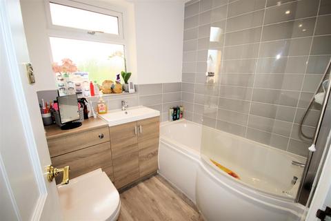 4 bedroom detached house for sale, Alma Farm Road, Toddington, Dunstable
