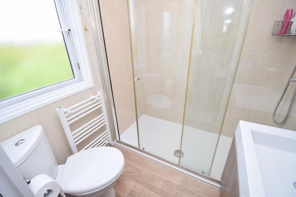 Master En-Suite.JPG