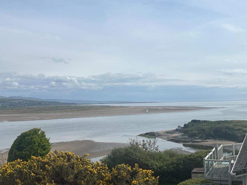 Views 2.jpg