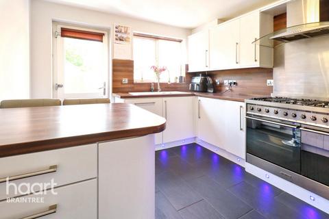 4 bedroom detached house for sale, Rustic Close, Braintree