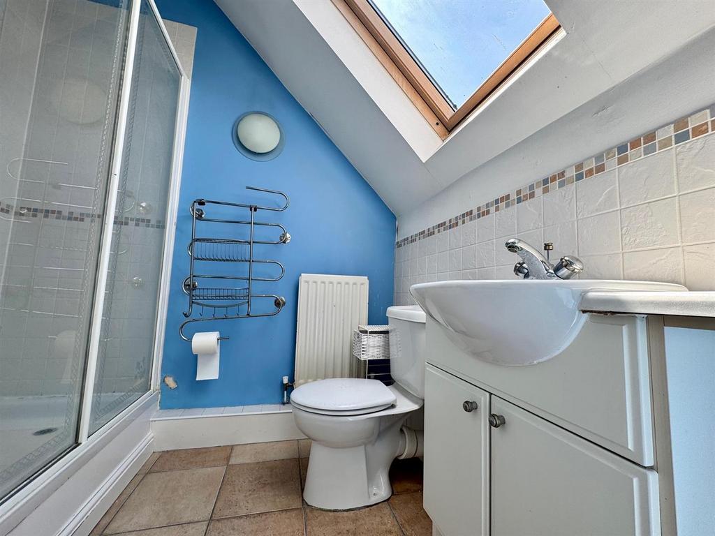 Bathroom 1.jpg