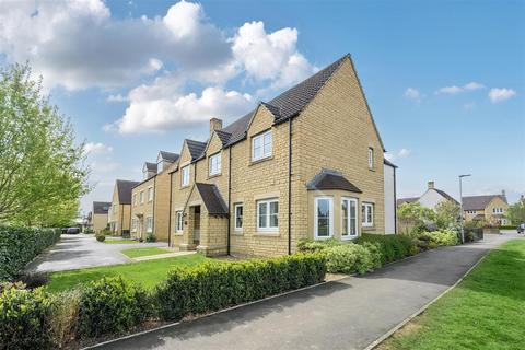 15 Britains Close, Sutton Benger, Chippenham, SN15 4TU