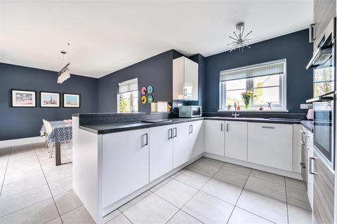 15 Britains Close, Sutton Benger, Chippenham, SN15 4TU