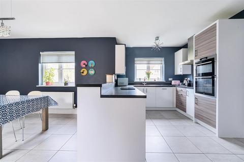 15 Britains Close, Sutton Benger, Chippenham, SN15 4TU