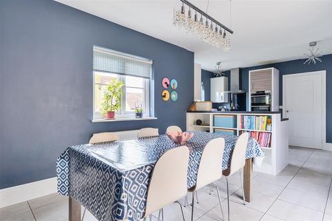 15 Britains Close, Sutton Benger, Chippenham, SN15 4TU