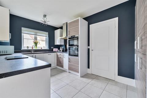 15 Britains Close, Sutton Benger, Chippenham, SN15 4TU