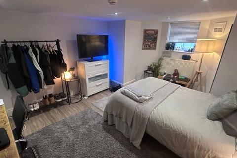6 bedroom flat to rent, Flat 1, 60 Talbot Street