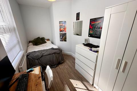 6 bedroom flat to rent, Flat 1, 60 Talbot Street