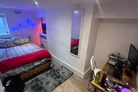 6 bedroom flat to rent, Flat 1, 60 Talbot Street