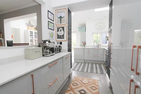 82 Gordon Road, Carshalton, SM5 3RE