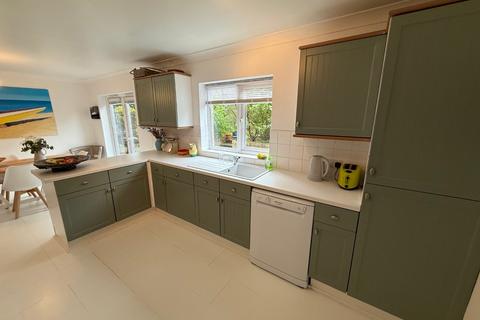 17 Cwrt Y Brenin, Ffosyffin, Aberaeron, SA46 0HU