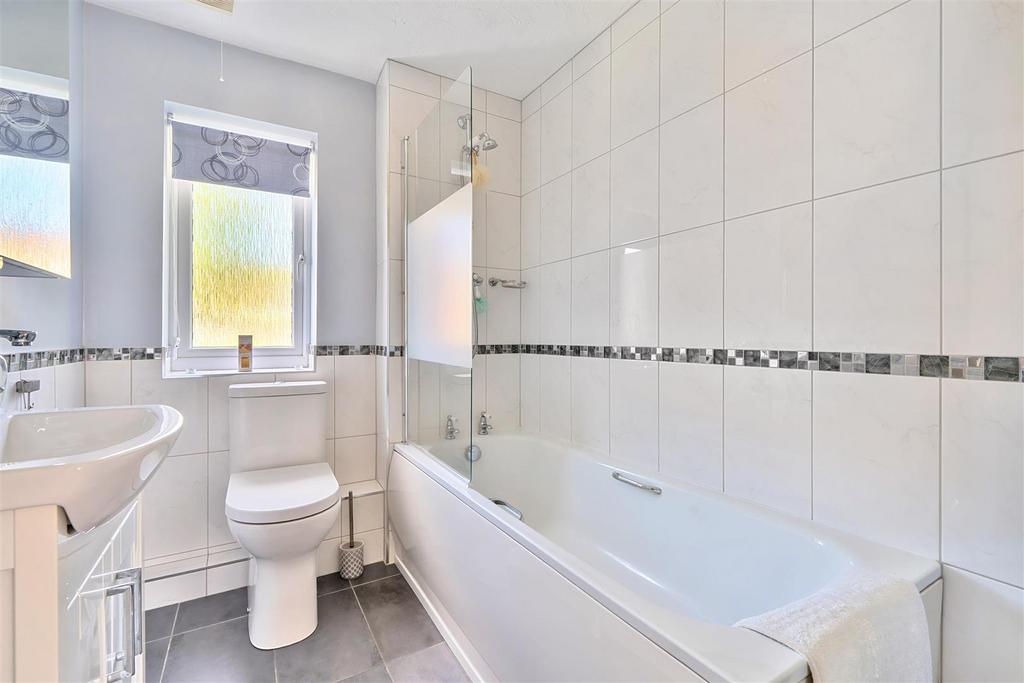 GW25 Bathroom.jpg