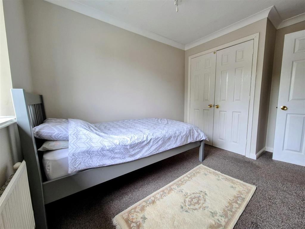 GW25 Bed 2 V.jpg