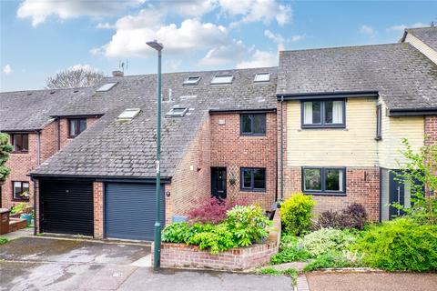 4 Margetts Place, Lower Upnor, Rochester, ME2 4XF