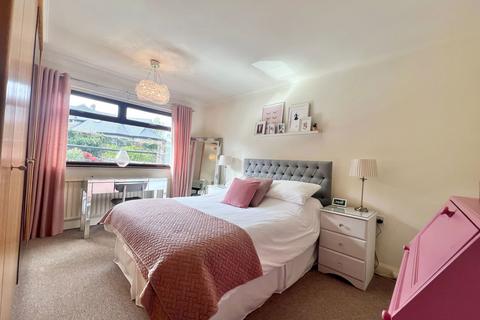 12 Hall Gate, Penistone, Sheffield, S36 6BP