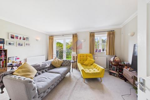 12 Barnfield, Feering, Colchester, CO5 9HP
