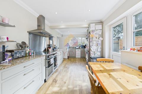 12 Barnfield, Feering, Colchester, CO5 9HP