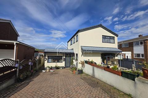 4 bedroom detached house for sale, Nixon Close, Dewsbury