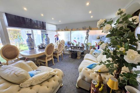 4 bedroom detached house for sale, Nixon Close, Dewsbury