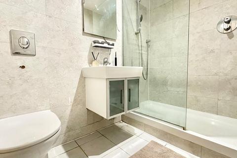 3 bedroom apartment for sale, Westgate Apartments, Western Gateway, London E16