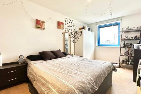 3 bedroom apartment for sale, Western Gateway, London E16
