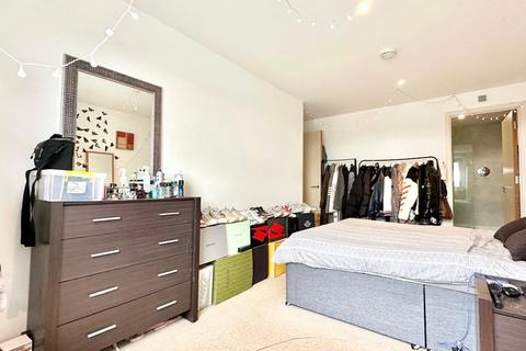 3 bedroom apartment for sale, Western Gateway, London E16