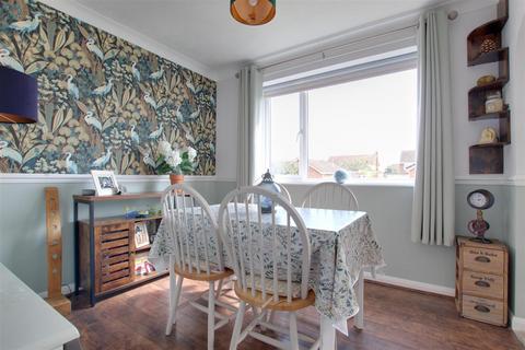 17 Alton Park, Beeford, Driffield, YO25 8BZ