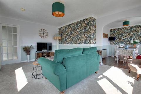 17 Alton Park, Beeford, Driffield, YO25 8BZ