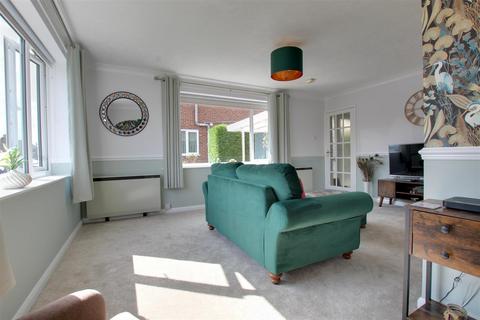 17 Alton Park, Beeford, Driffield, YO25 8BZ