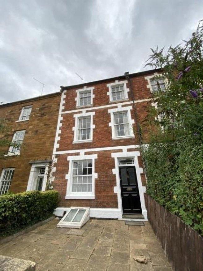 Leicester-terrace-nn2-6aj-970604
