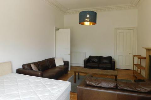 5 bedroom flat to rent, 106, Thirlestane Road, Edinburgh, EH9 1AS