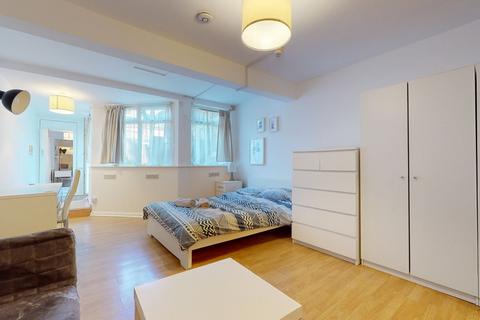 Studio to rent, Anson Road