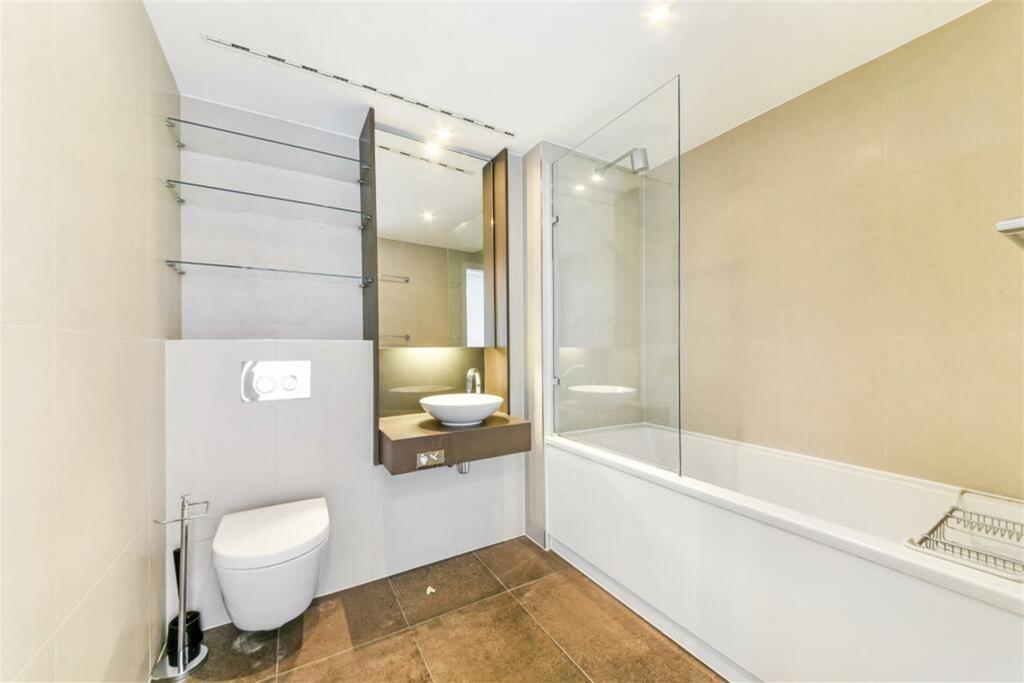 En-suite 1