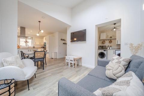 8 Centenary Way, Witney, OX29 7AN