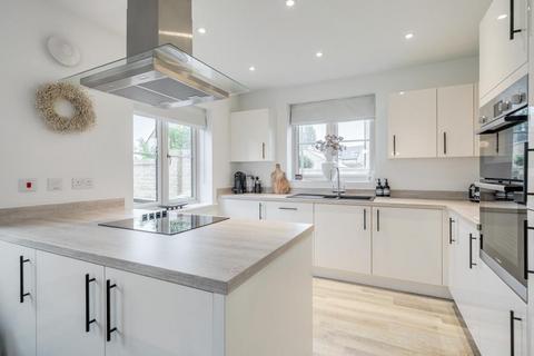 8 Centenary Way, Witney, OX29 7AN