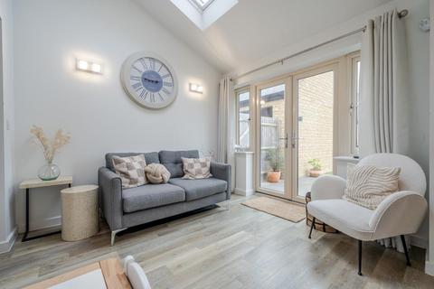 8 Centenary Way, Witney, OX29 7AN