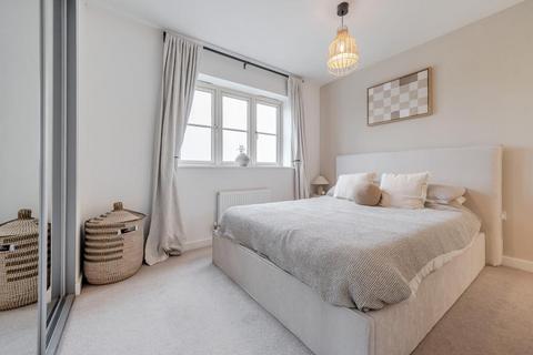 8 Centenary Way, Witney, OX29 7AN