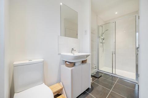 8 Centenary Way, Witney, OX29 7AN