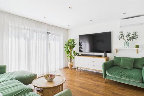 41 Oakdene, Cheshunt, Waltham Cross, EN8 9JA