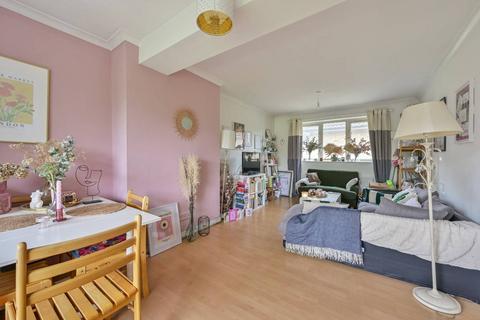 2 bedroom flat for sale, Queensmere Road, Wimbledon Park, London, SW19