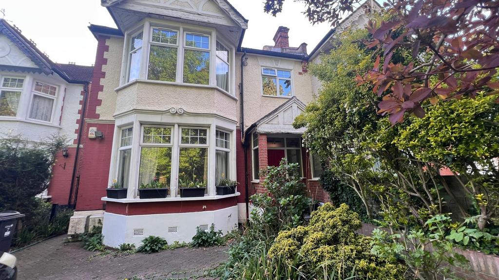 Flat 2, 2 Black Hall Crescent, Wanstead, E11 3 RH