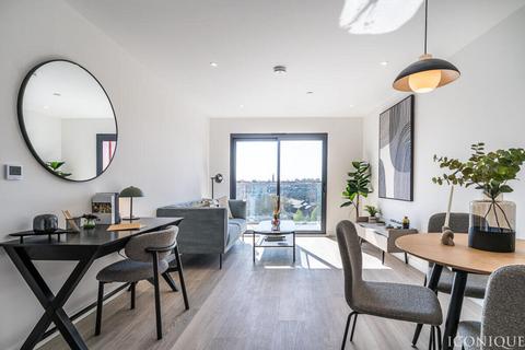 1 bedroom apartment for sale, Plough Road, London, SW11 2