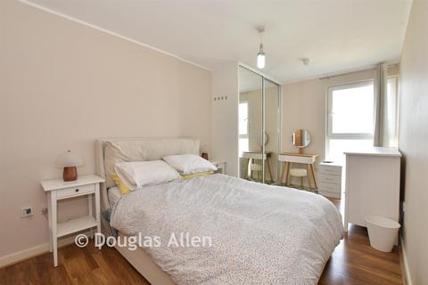 2 bedroom apartment for sale, Monarch Way, Ilford, Essex