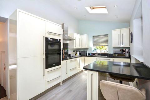 3 bedroom semi-detached house for sale, Lynnwood Gardens, Pudsey, West Yorkshire