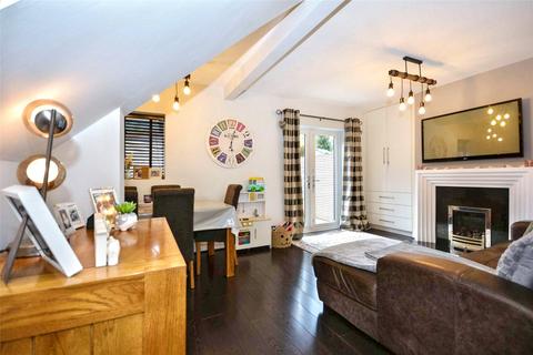 3 bedroom semi-detached house for sale, Lynnwood Gardens, Pudsey, West Yorkshire
