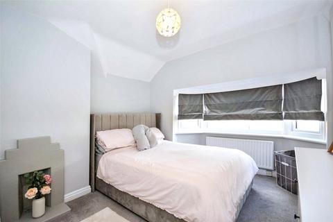 3 bedroom semi-detached house for sale, Lynnwood Gardens, Pudsey, West Yorkshire
