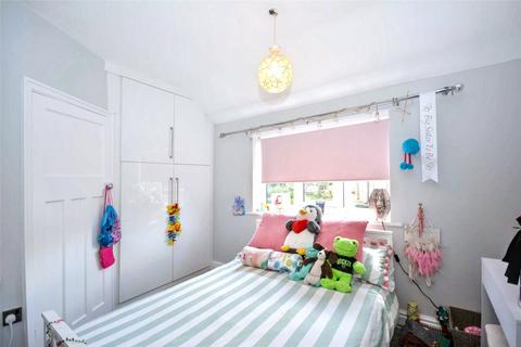3 bedroom semi-detached house for sale, Lynnwood Gardens, Pudsey, West Yorkshire
