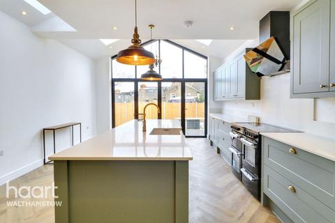4 bedroom end of terrace house for sale, Aubrey Road, Walthamstow